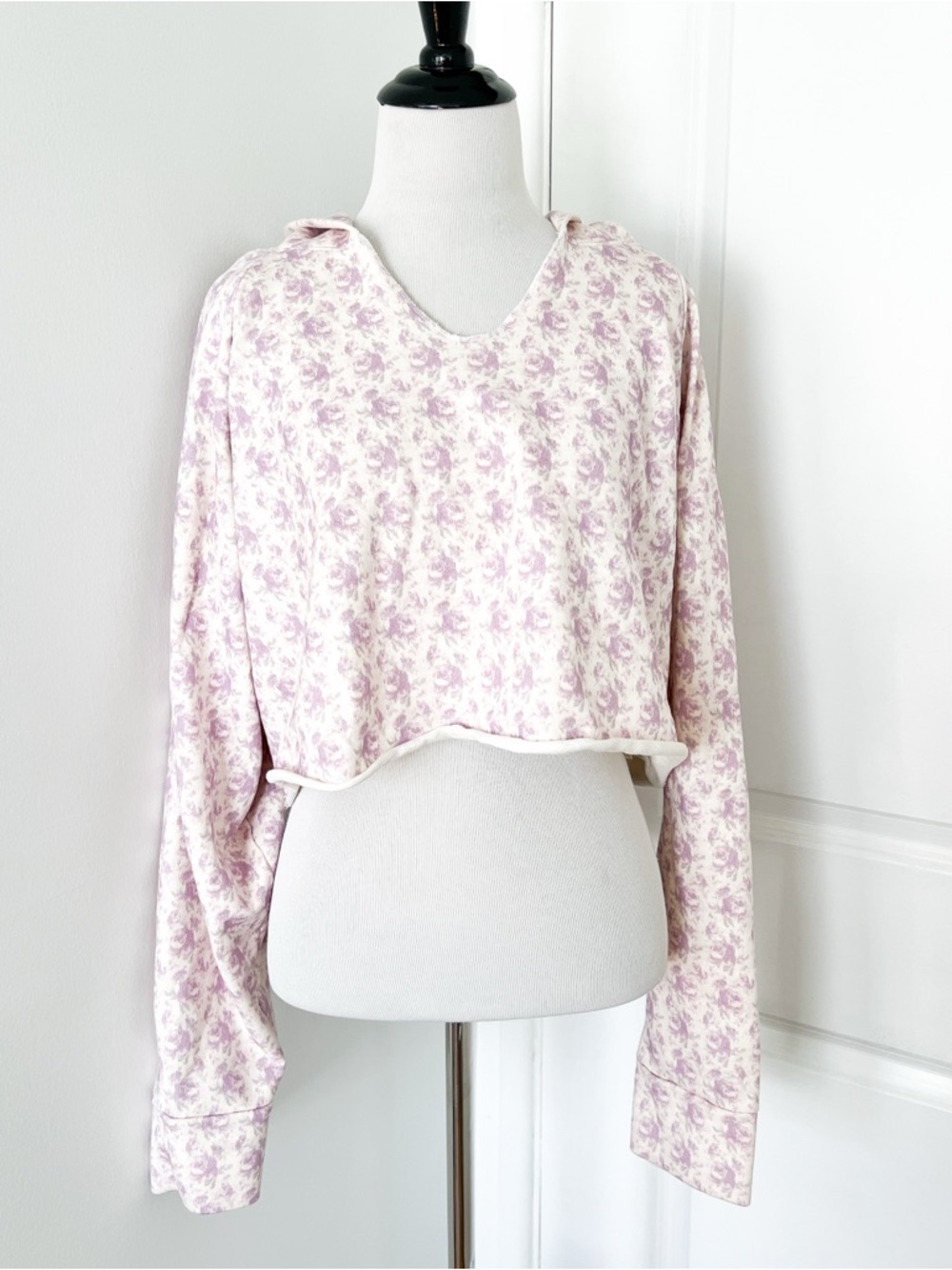 LoveShackFancy Lavender Floral Cropped V-Neck Sweatshirt - XL